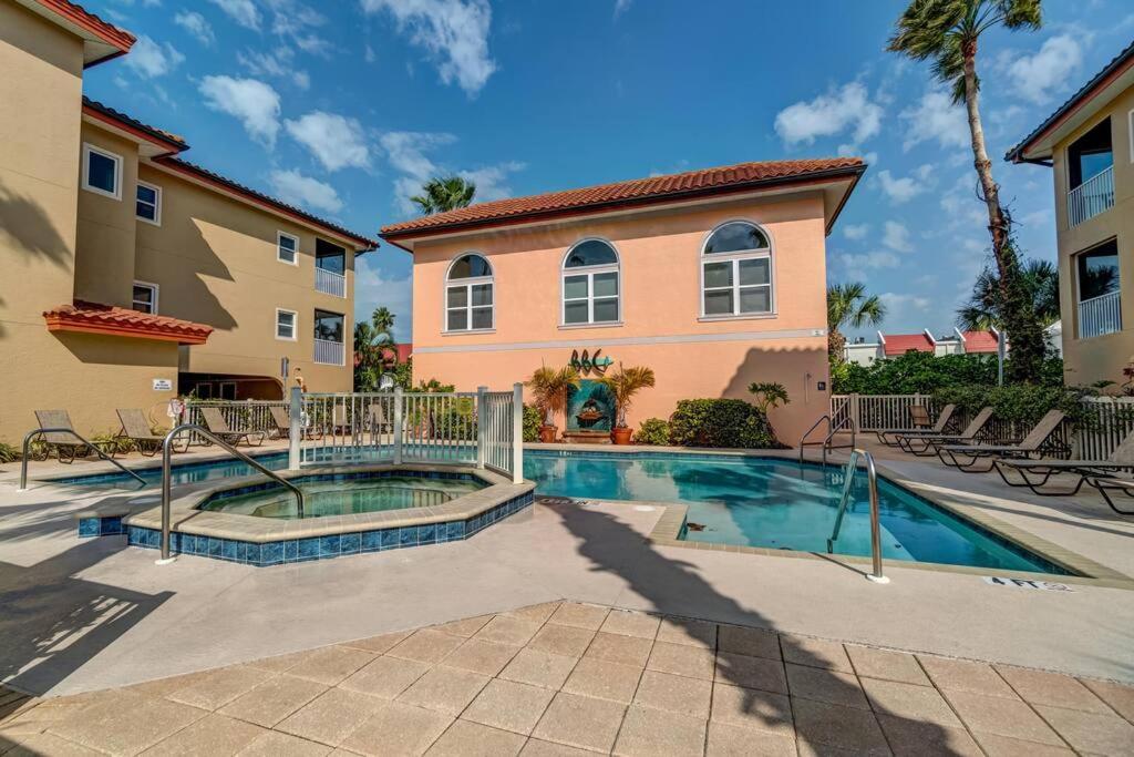 Bradenton Beach Resort Style Getaway-Walk To Beach Екстер'єр фото
